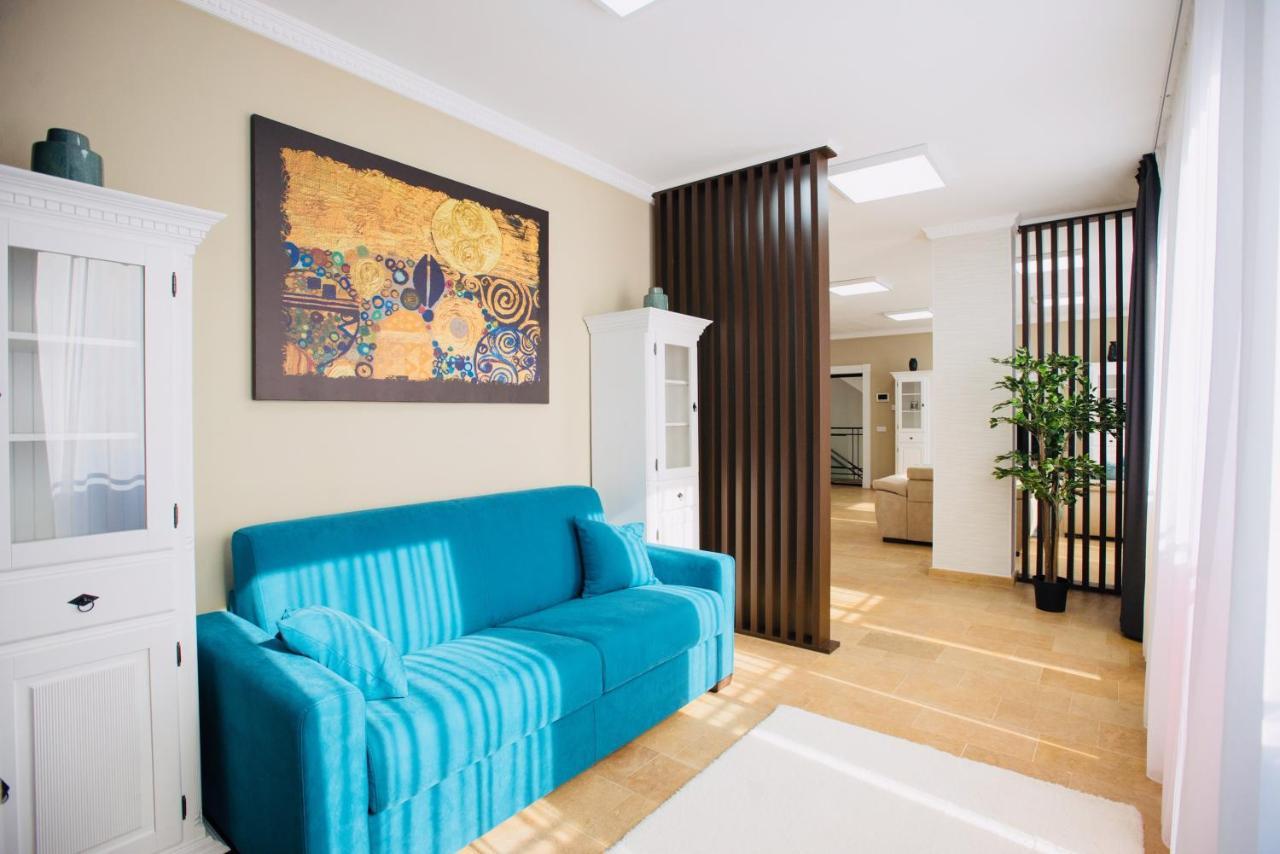 Lira Holiday Apartments Satu Mare Exterior photo