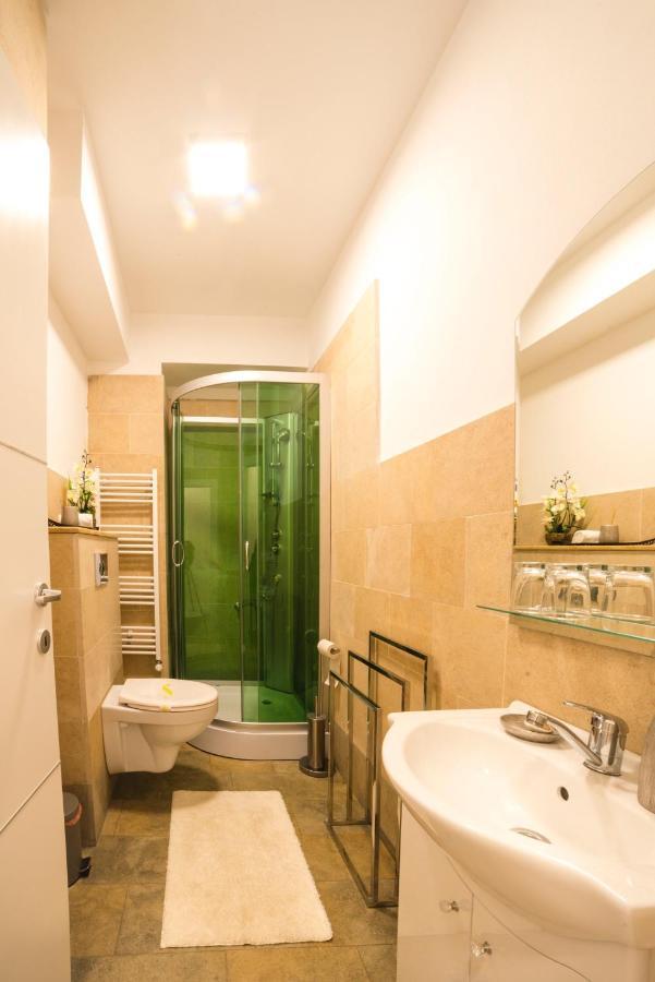 Lira Holiday Apartments Satu Mare Exterior photo