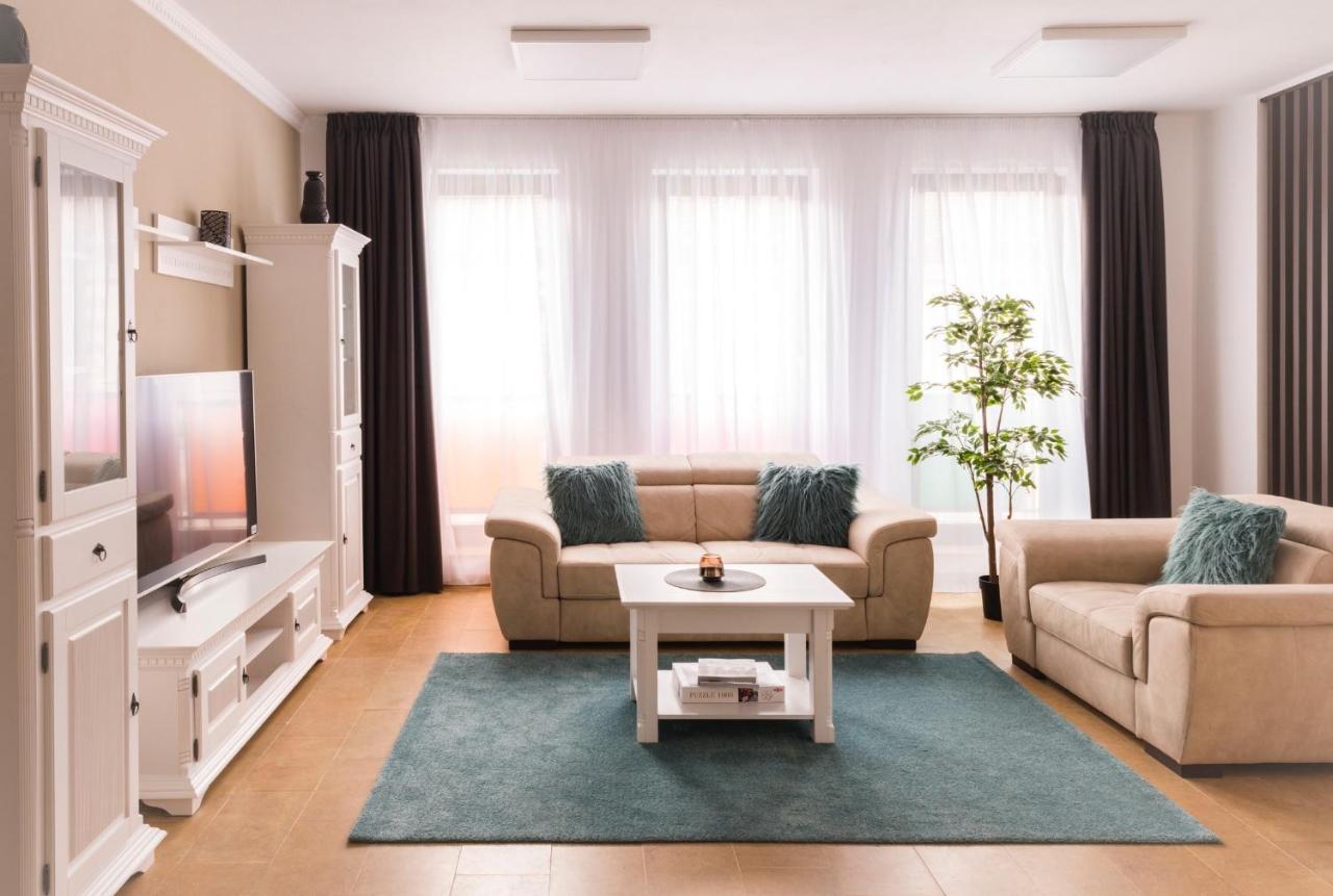 Lira Holiday Apartments Satu Mare Exterior photo